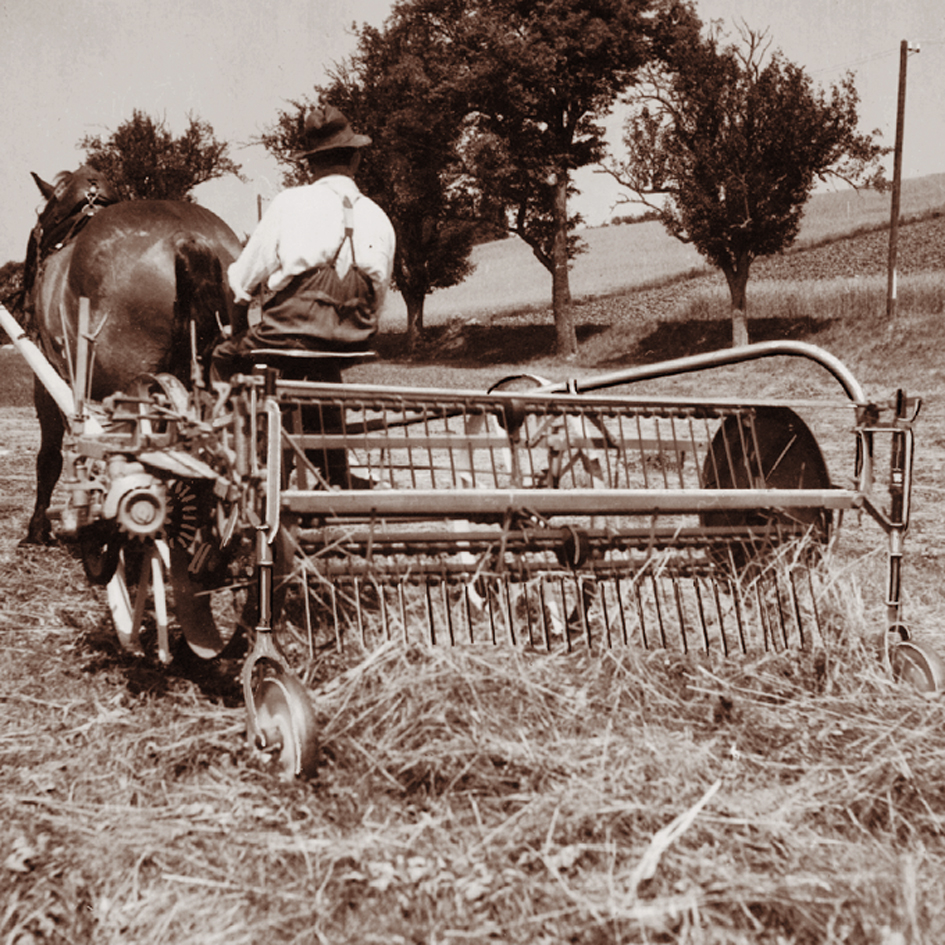 A swath rake driven by 1 horsepower