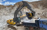 1034_FOTO_1_BF90.3---Volvo-EC300DL---Peru---Quarry-and-mining---Chalk