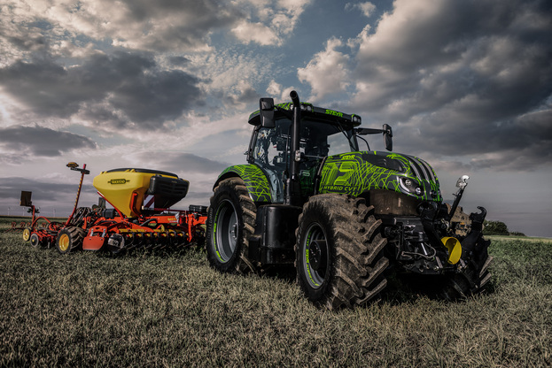 csm_STEYR_HYBRID_CVT_ON_THE_FIELD_f783476ddc